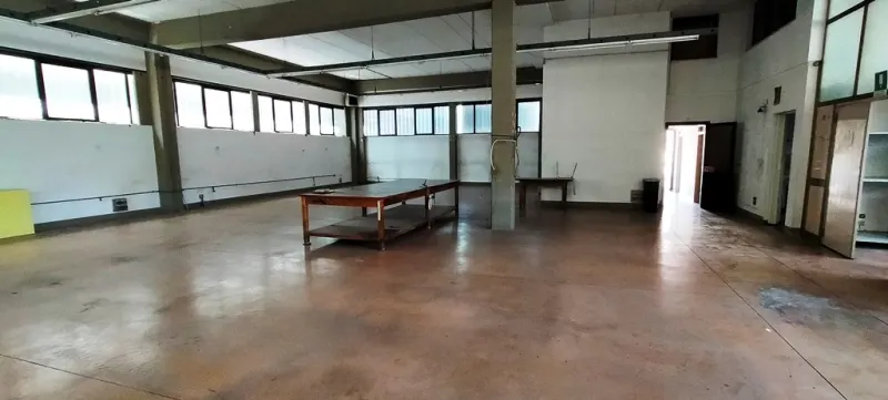 Capannone con piazzale e appartamento a Serravalle Pistoiese