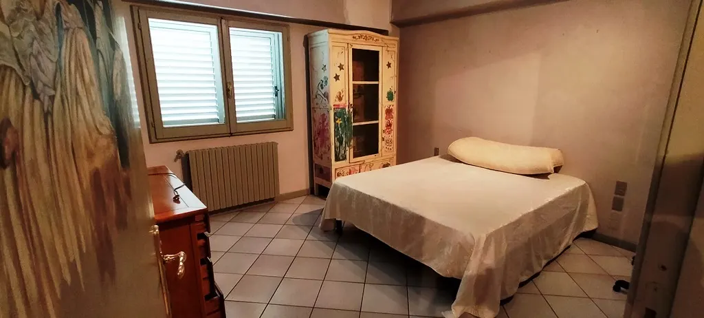 Capannone con piazzale e appartamento · foto 11