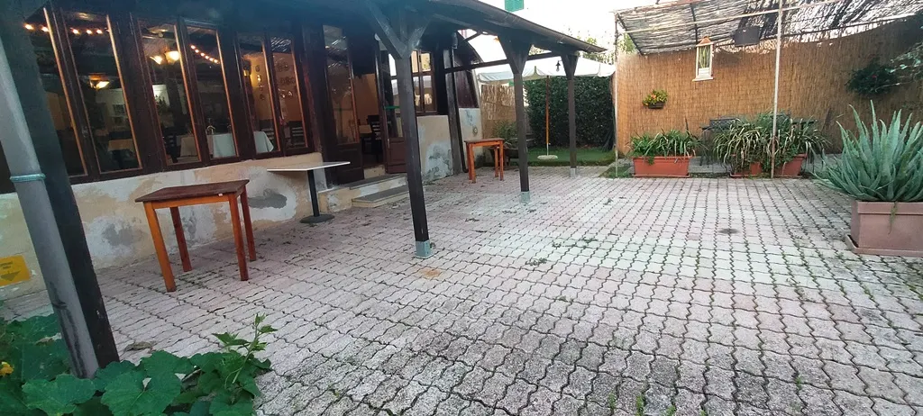 Ristorante attrezzato con forno a legna e Spazio Esterno · foto 1