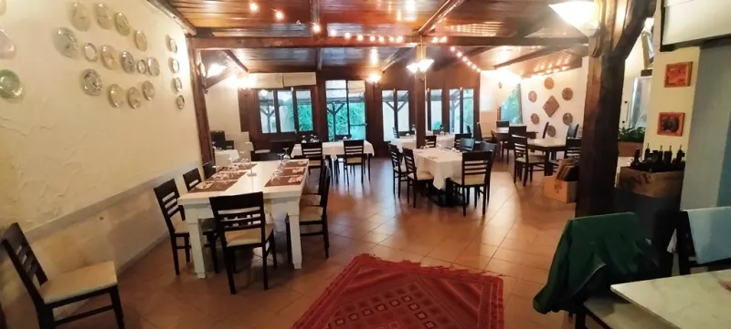 Ristorante attrezzato con forno a legna e Spazio Esterno · foto 2