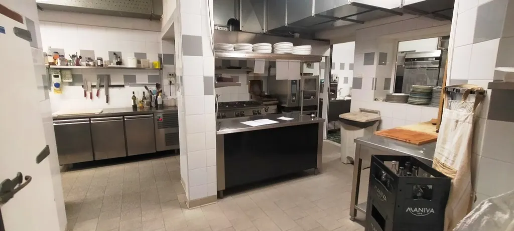 Ristorante attrezzato con forno a legna e Spazio Esterno · foto 7