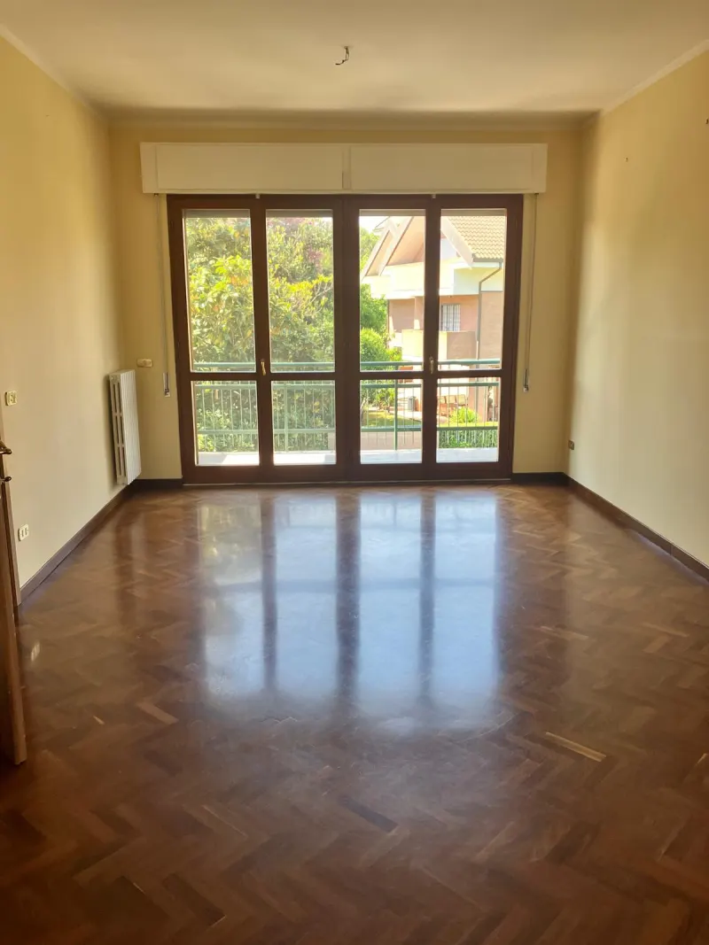 Latina centro appartamento di ampia metratura · foto 2