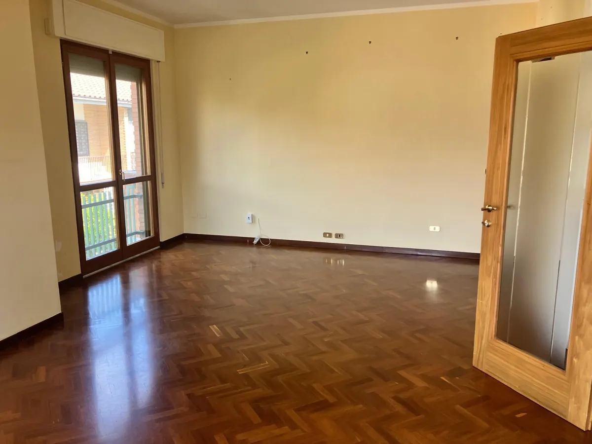 Latina centro appartamento di ampia metratura · foto 13