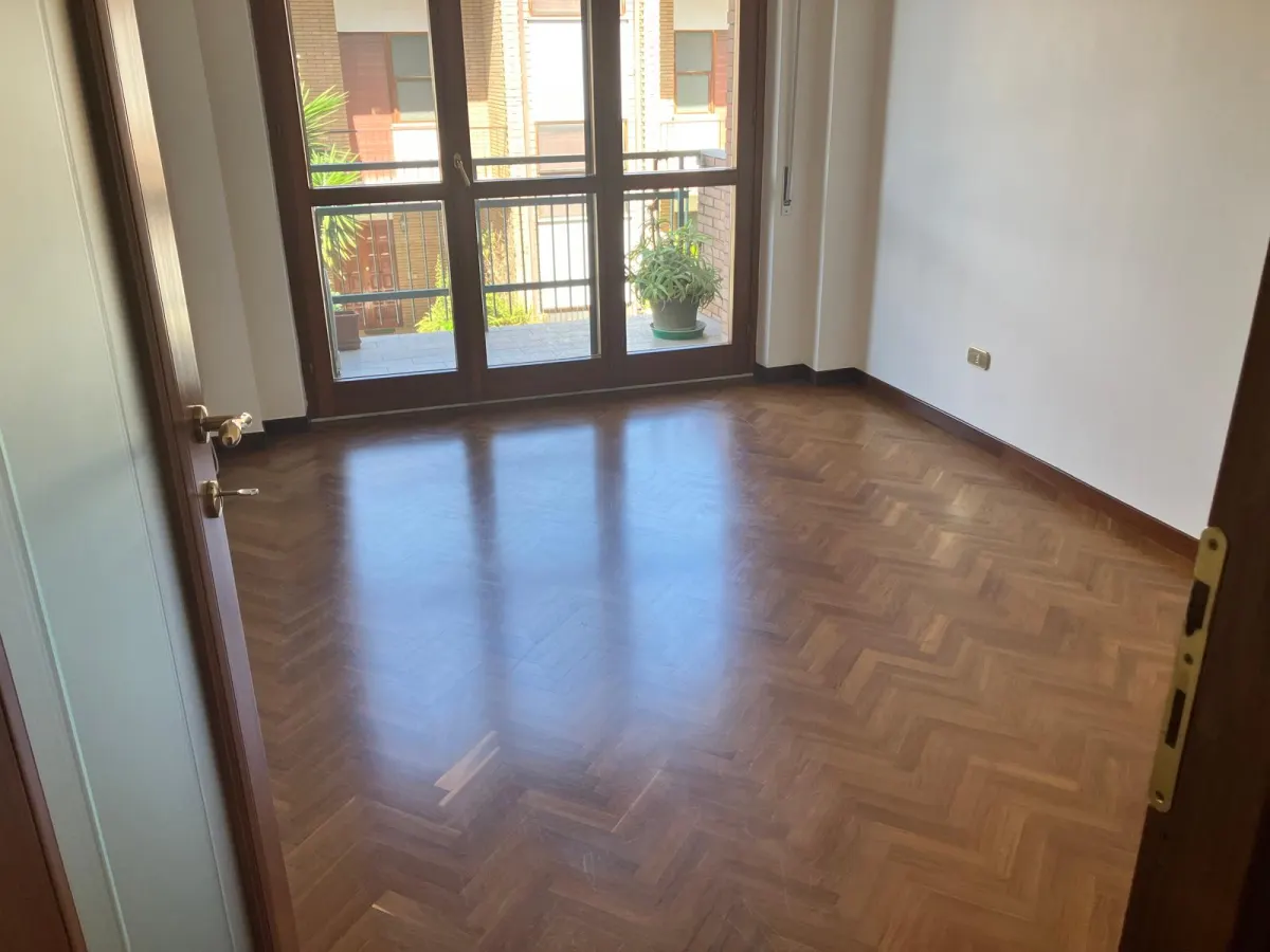 Latina centro appartamento di ampia metratura · foto 16