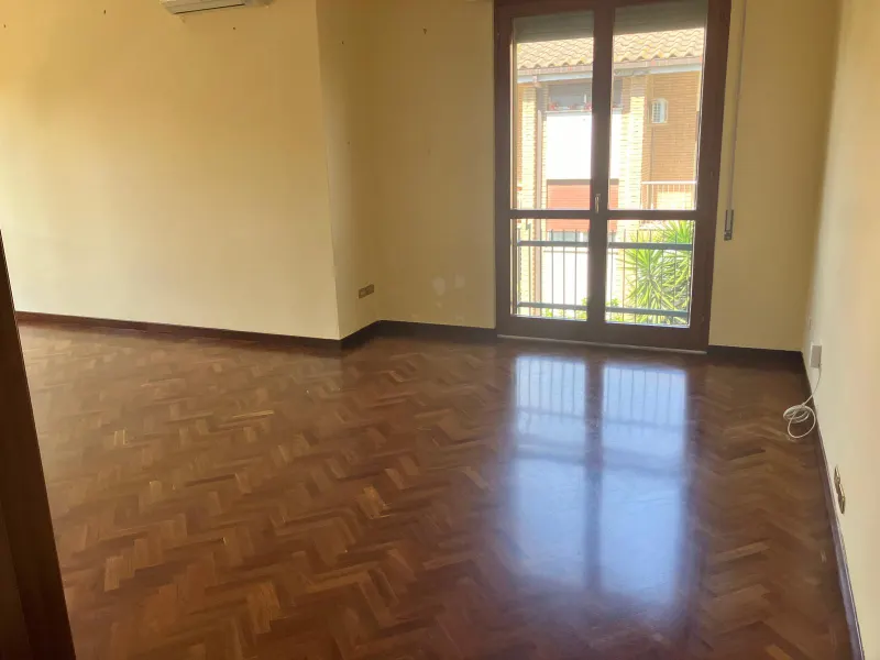 Latina centro appartamento di ampia metratura · foto 5