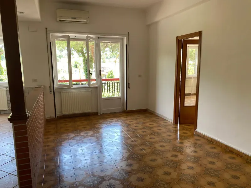 Cisterna appartamento di mq 120 ca. in piccola palazzina a Cisterna Di Latina