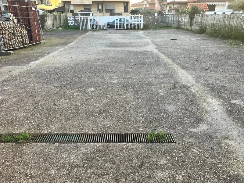 Zona Piccarello deposito commerciale con spazio esterno · foto 5