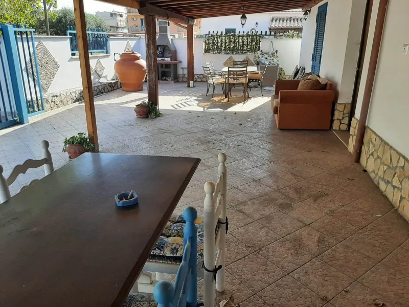 Latina lido appartamento con ampio spazio esterno · foto 3