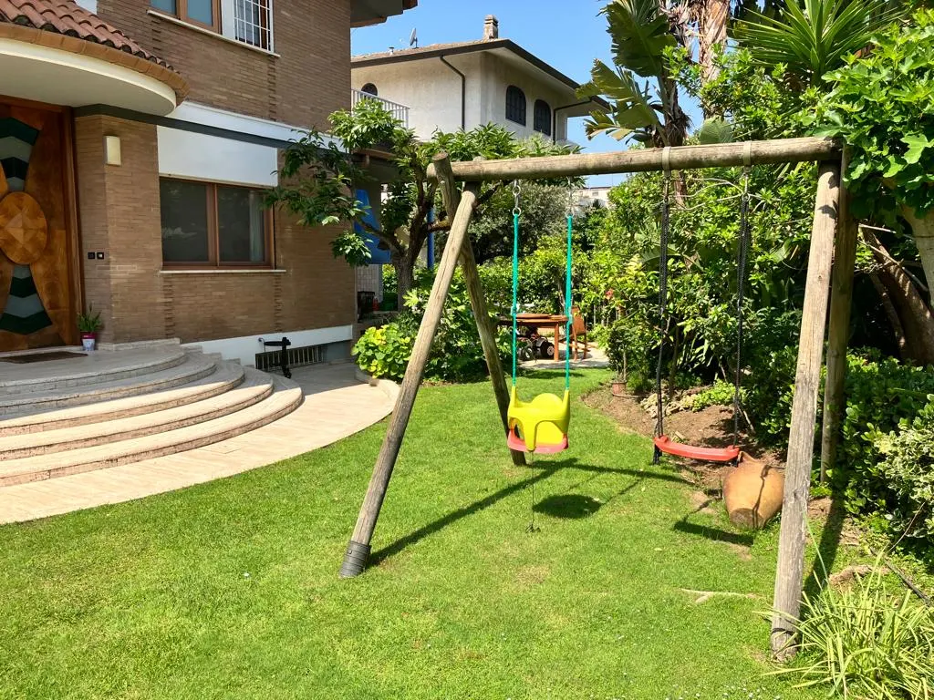 Latina, lottizzazione Cucchiarelli, rifinita VILLA · foto 1