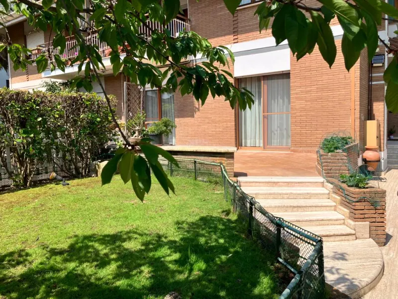 Latina, lottizzazione Cucchiarelli, rifinita VILLA · foto 2