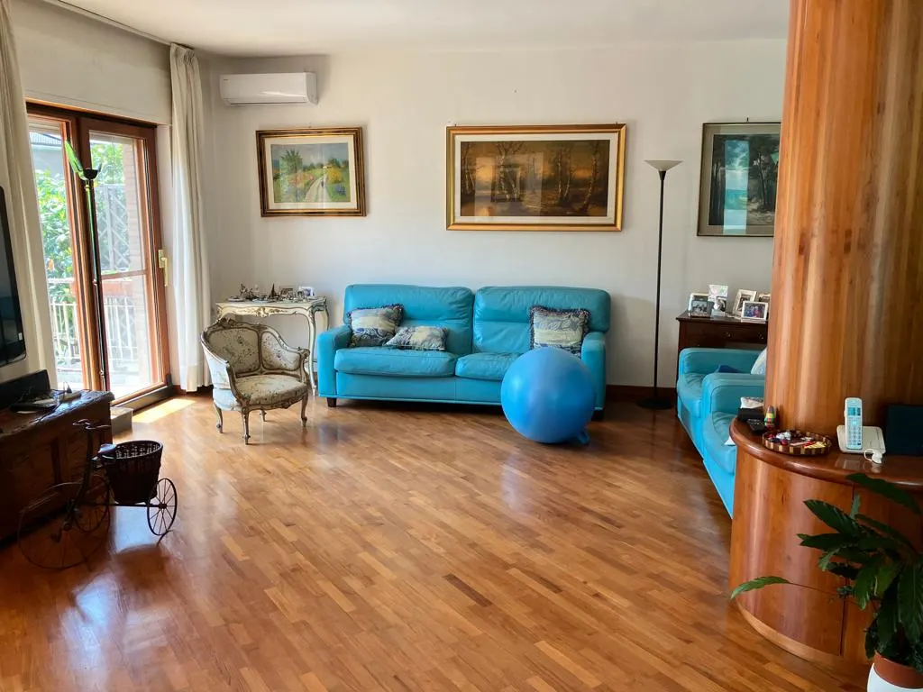 Latina, lottizzazione Cucchiarelli, rifinita VILLA · foto 11