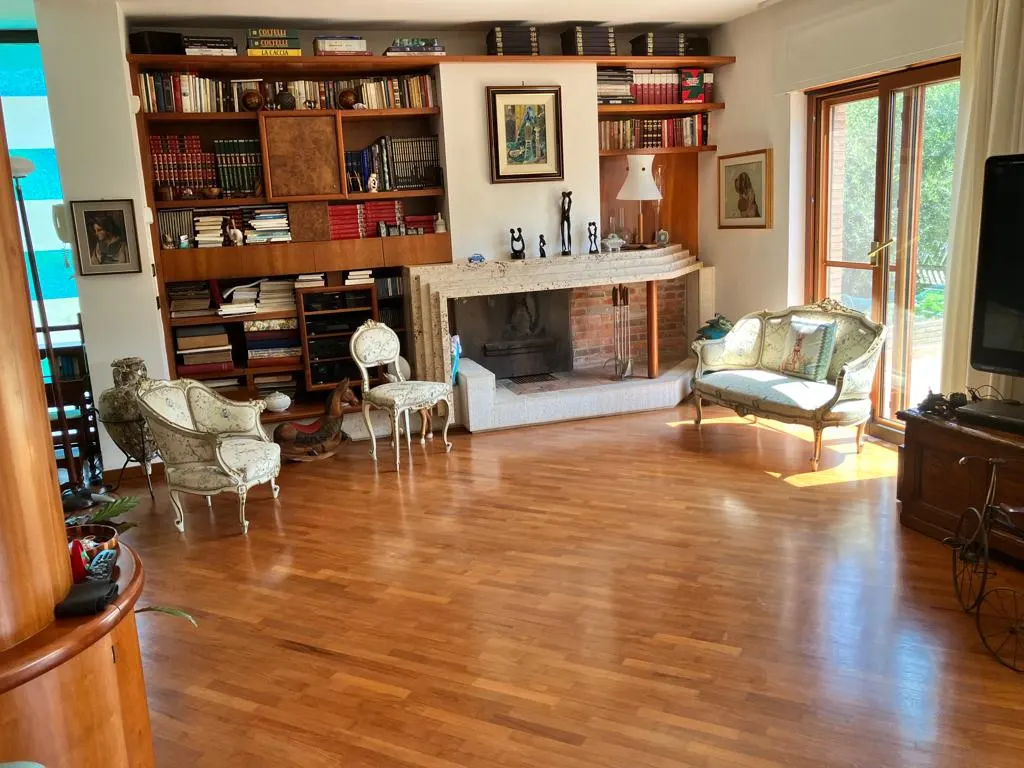 Latina, lottizzazione Cucchiarelli, rifinita VILLA · foto 12