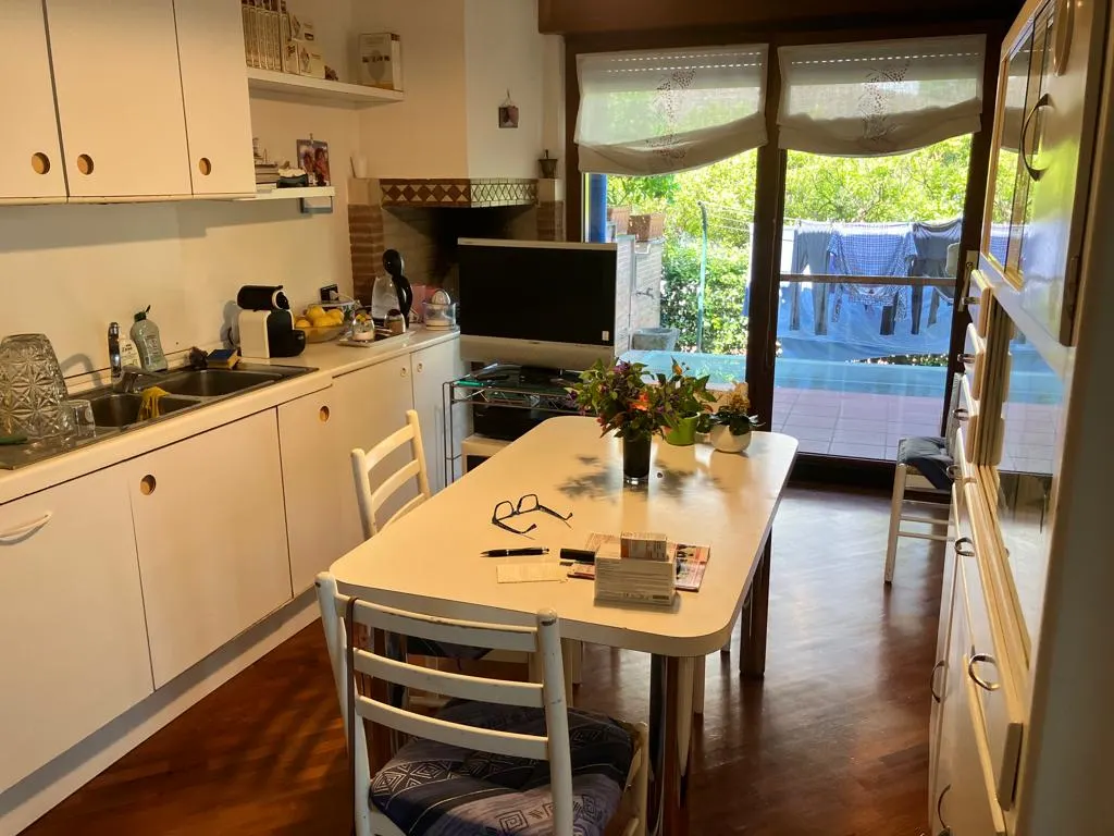 Latina, lottizzazione Cucchiarelli, rifinita VILLA · foto 15