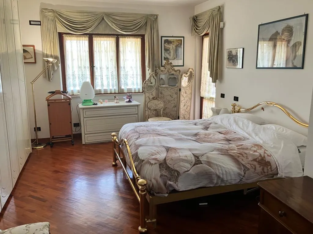 Latina, lottizzazione Cucchiarelli, rifinita VILLA · foto 16