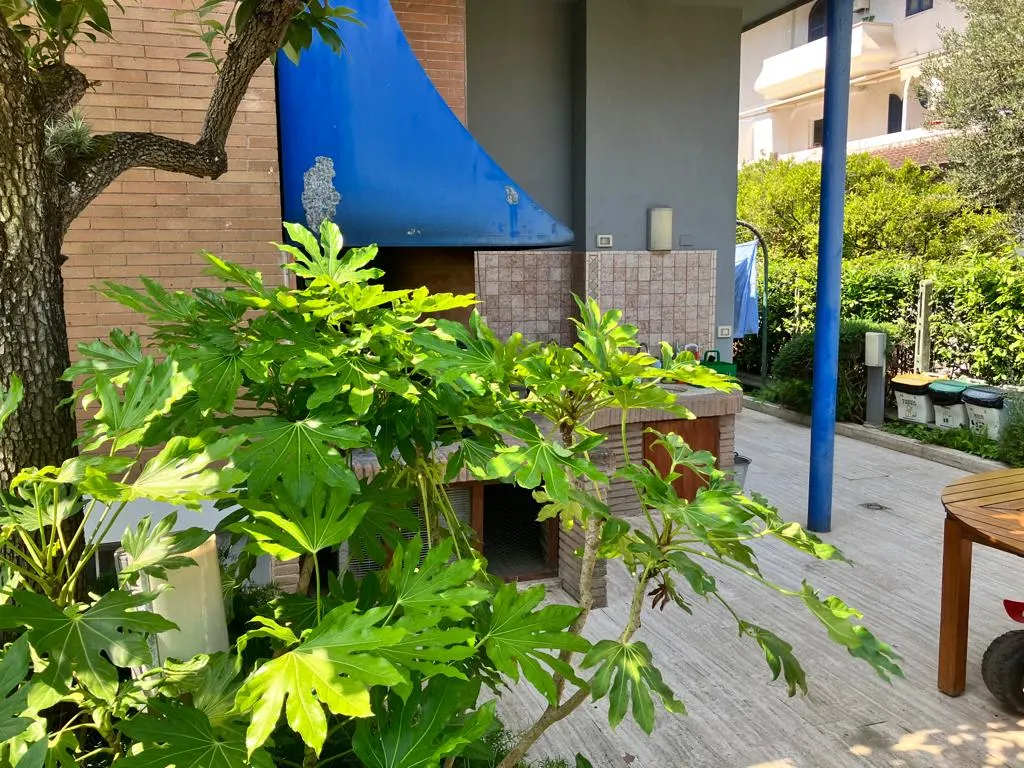 Latina, lottizzazione Cucchiarelli, rifinita VILLA · foto 9