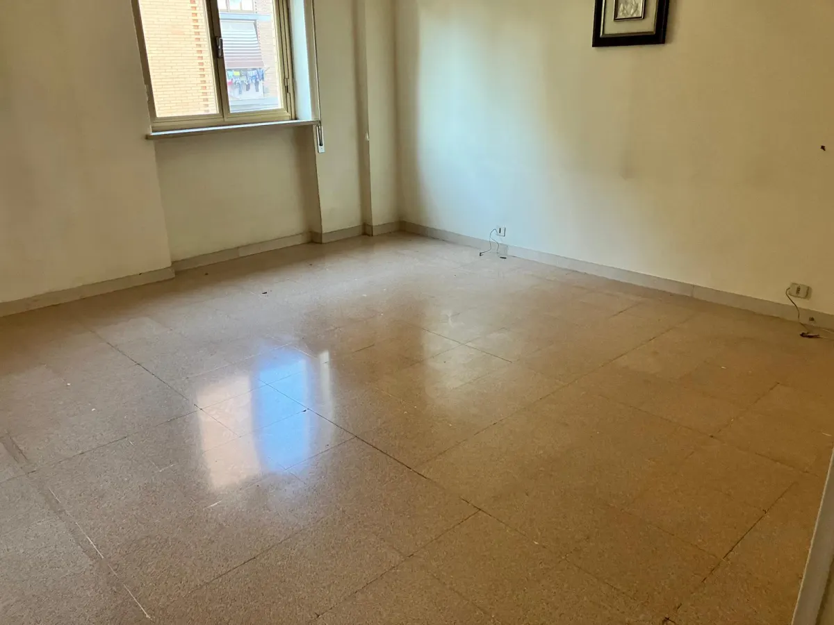 Latina centro appartamento di ampia metratura · foto 7