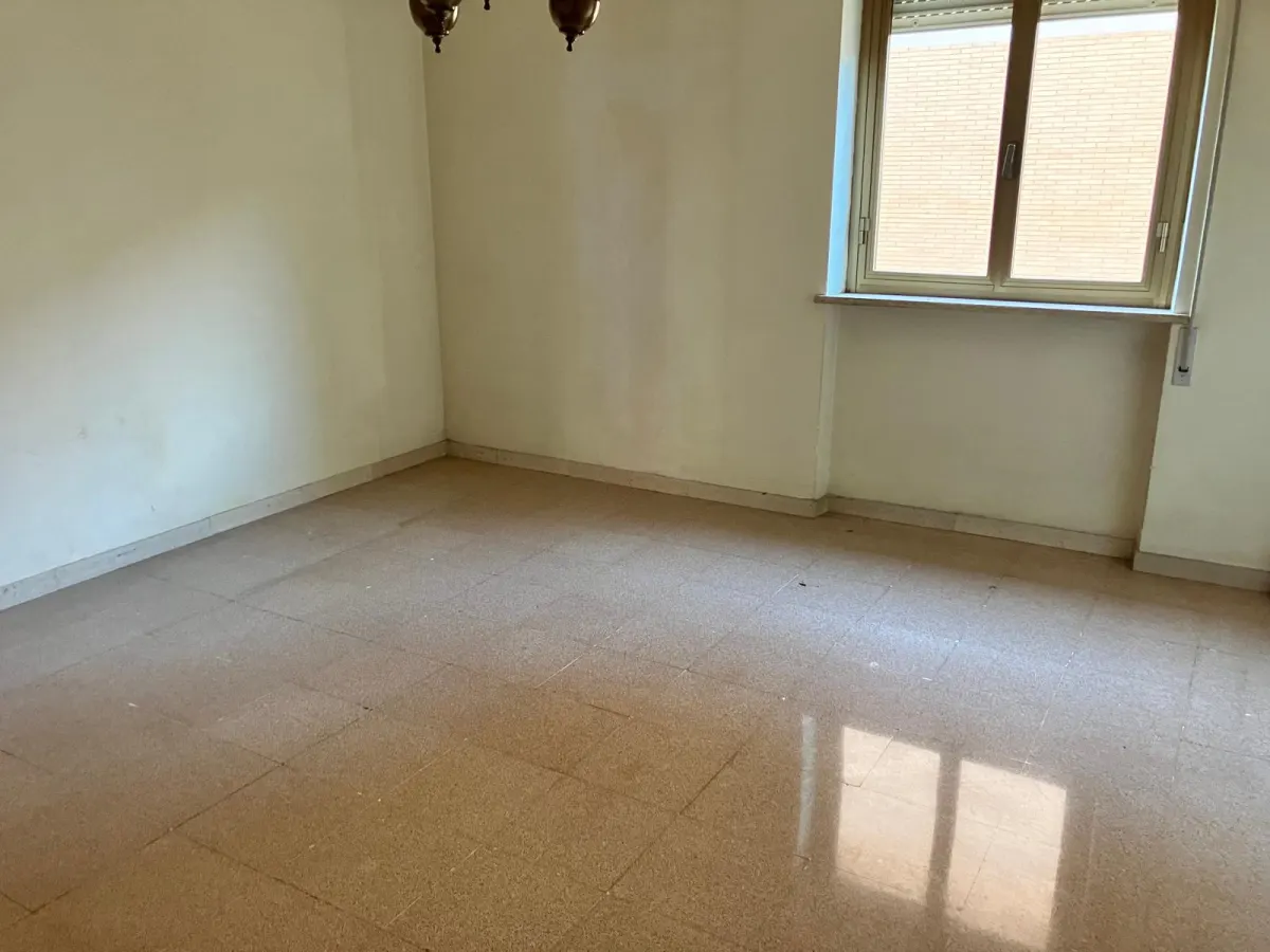 Latina centro appartamento di ampia metratura · foto 8