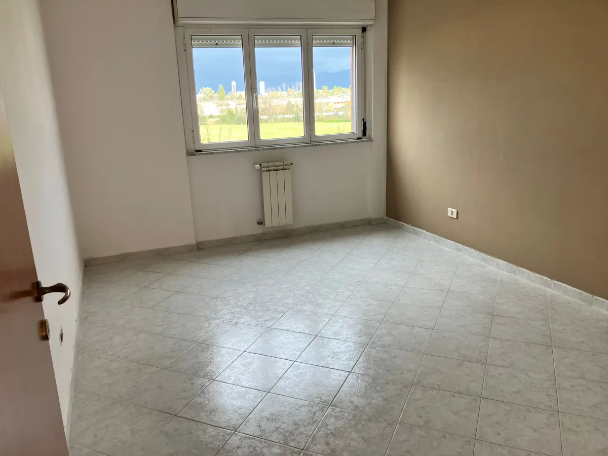 Latina zona Q4, appartamento di ampia metratura con 3 camere · foto 11
