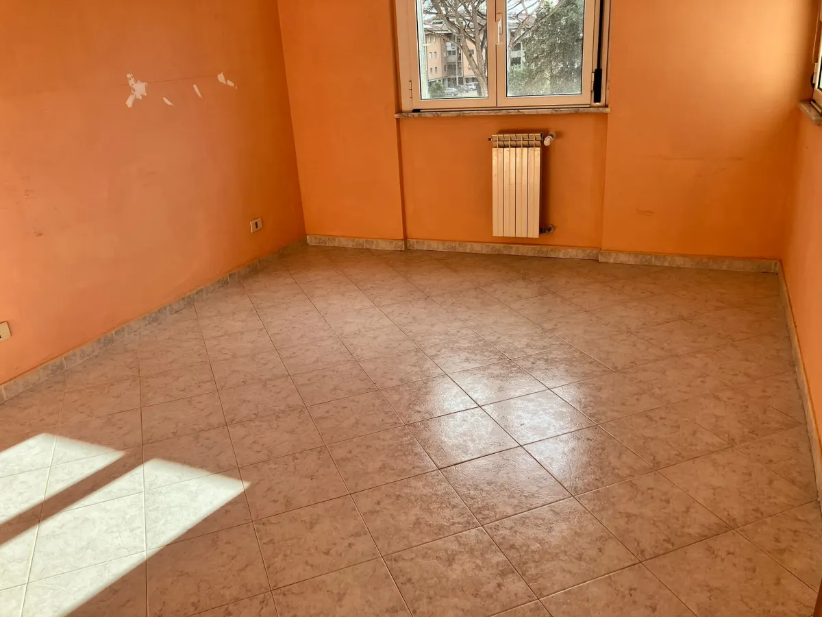 Latina zona Q4, appartamento di ampia metratura con 3 camere · foto 12