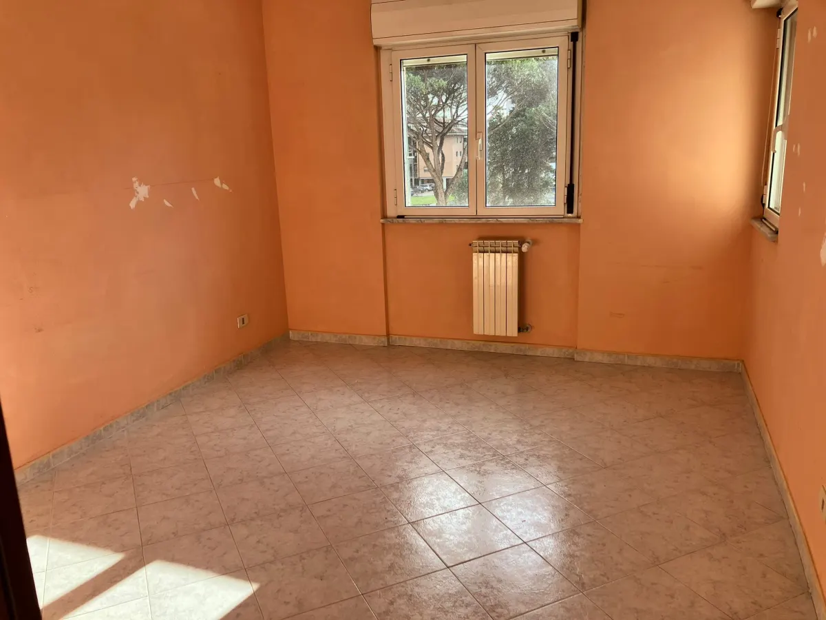 Latina zona Q4, appartamento di ampia metratura con 3 camere · foto 13