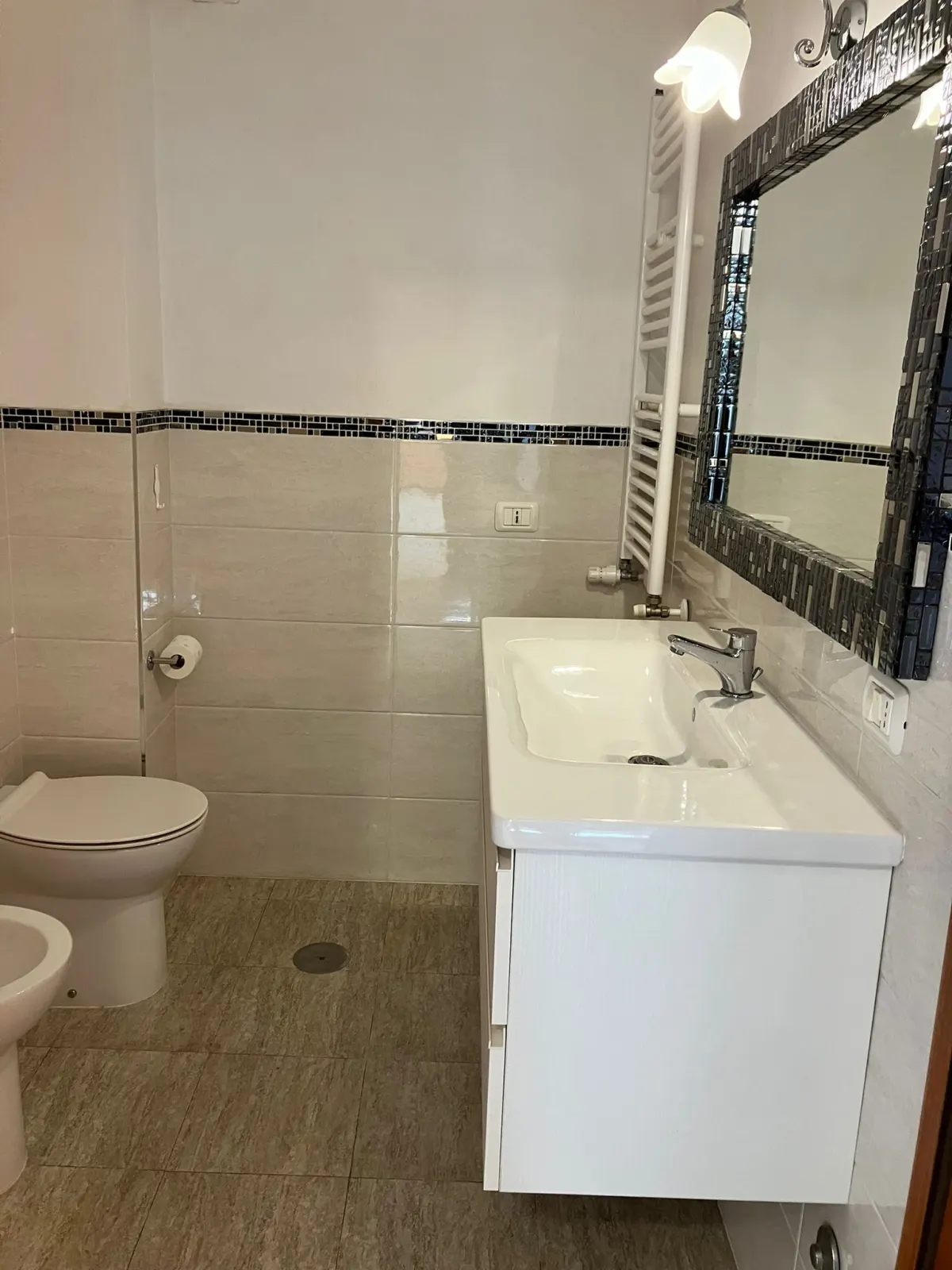 Latina zona Q4, appartamento di ampia metratura con 3 camere · foto 14