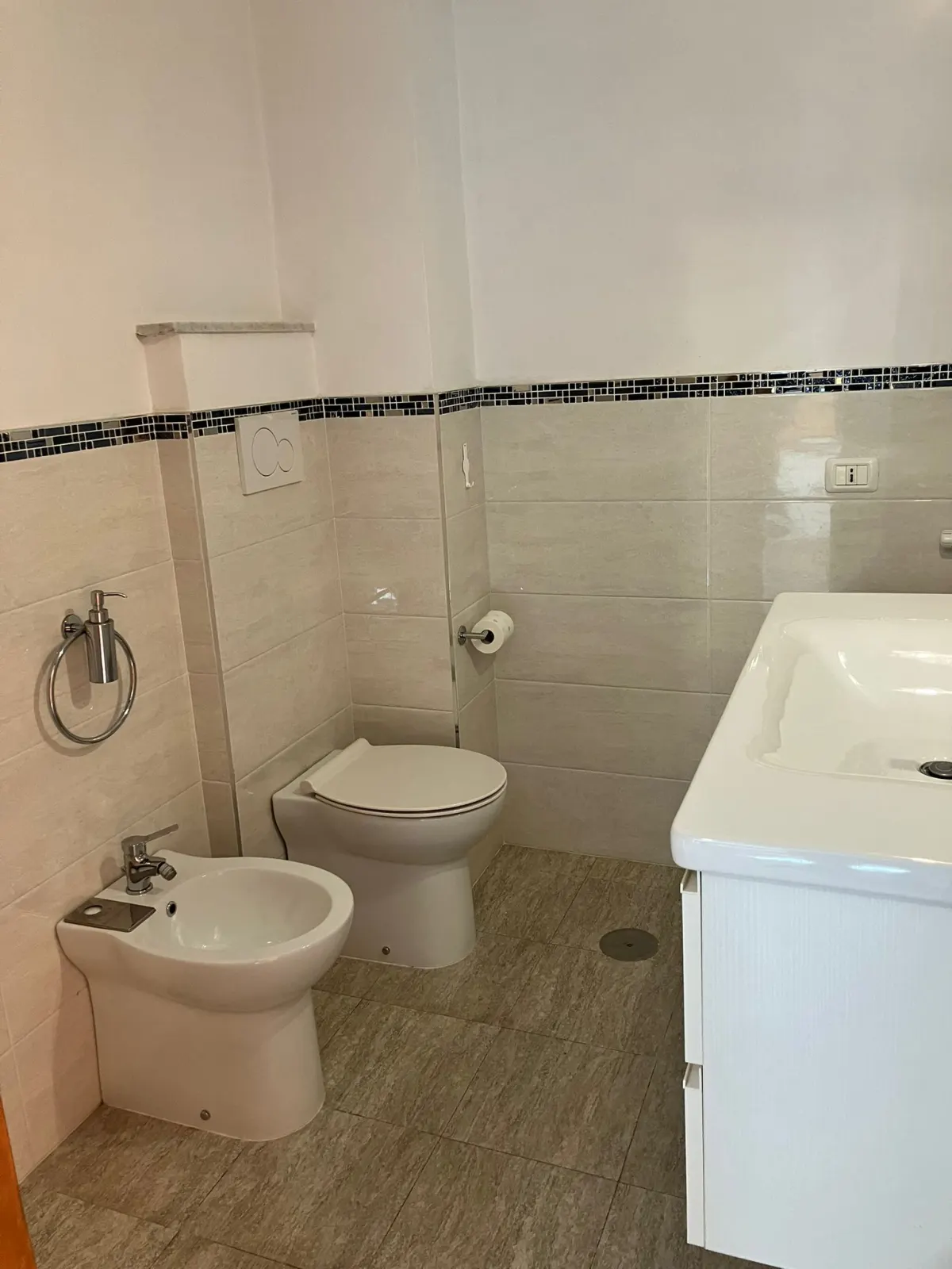 Latina zona Q4, appartamento di ampia metratura con 3 camere · foto 15