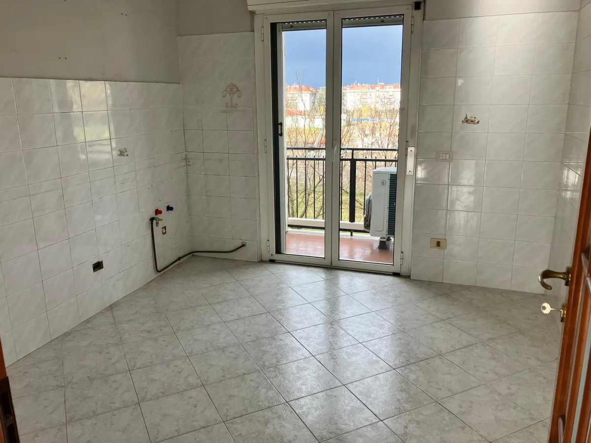Latina zona Q4, appartamento di ampia metratura con 3 camere · foto 7