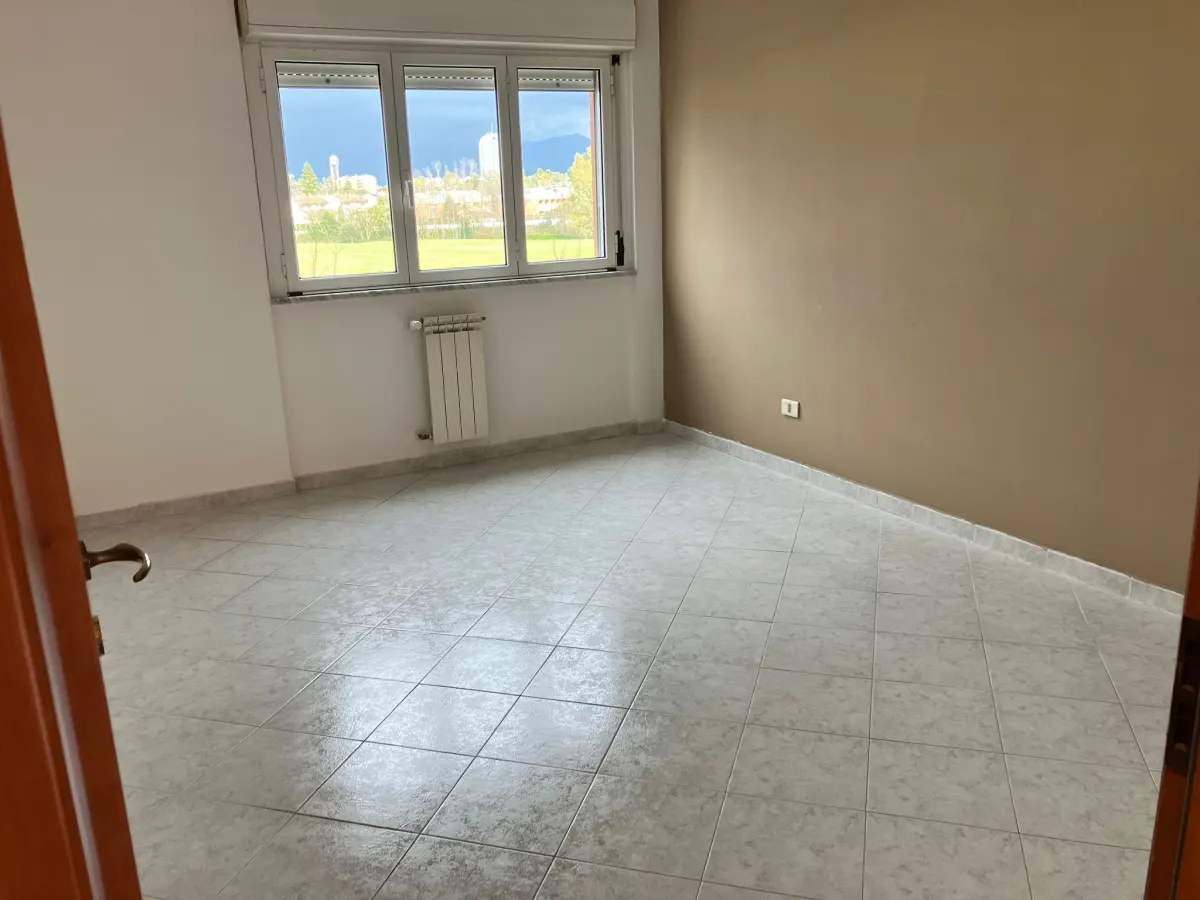 Latina zona Q4, appartamento di ampia metratura con 3 camere · foto 9