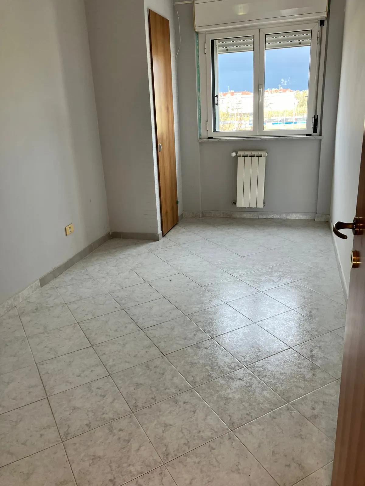 Latina zona Q4, appartamento di ampia metratura con 3 camere · foto 10