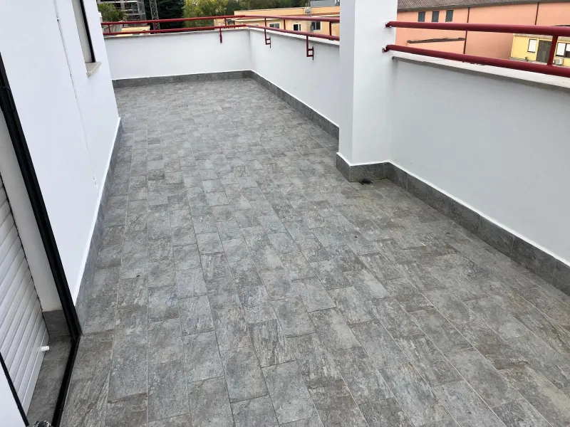 Latina Scalo ATTICO con 3 camere E GRANDE BALCONE · foto 2