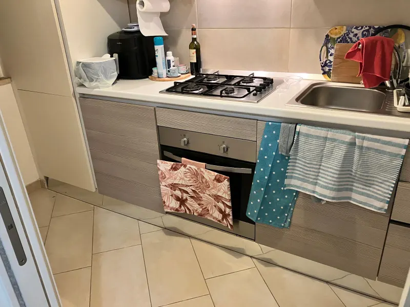 Latina, zona Piccarello, appartamento con grande balcone · foto 2