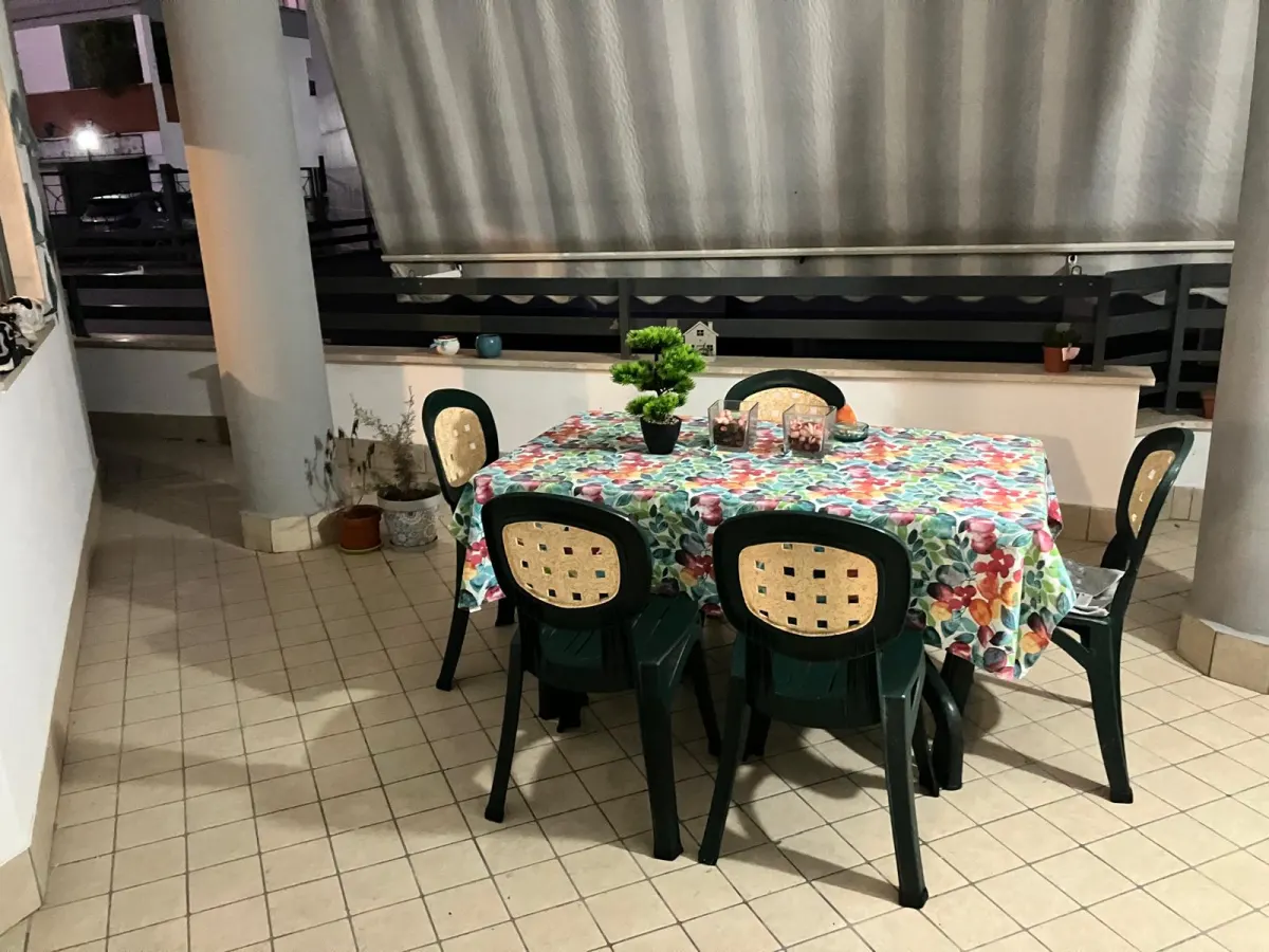 Latina, zona Piccarello, appartamento con grande balcone · foto 12