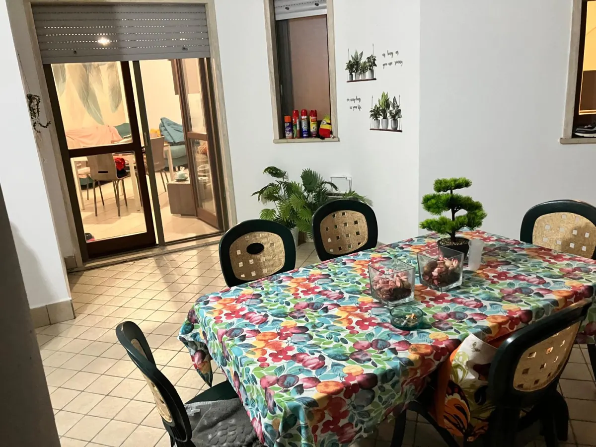 Latina, zona Piccarello, appartamento con grande balcone · foto 14