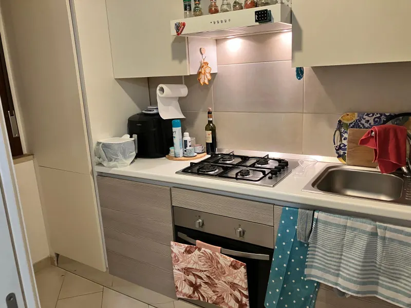 Latina, zona Piccarello, appartamento con grande balcone · foto 4
