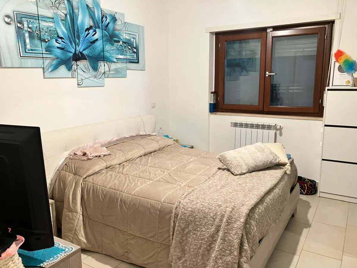 Latina, zona Piccarello, appartamento con grande balcone · foto 8