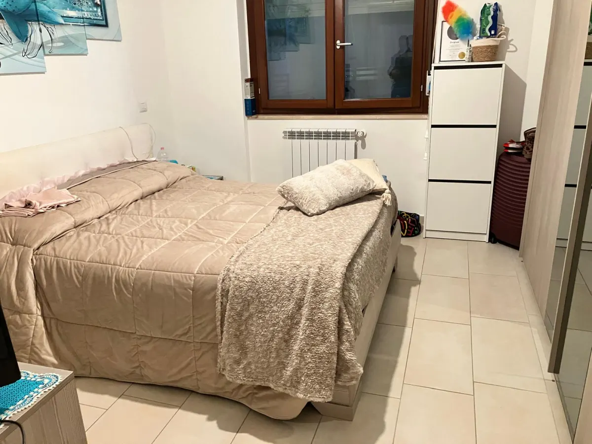 Latina, zona Piccarello, appartamento con grande balcone · foto 9
