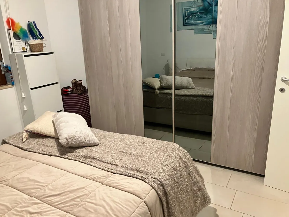 Latina, zona Piccarello, appartamento con grande balcone · foto 10