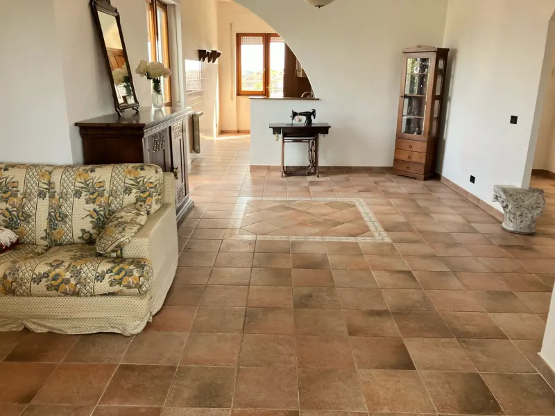 Zona Morbella ATTICO con 2 camere e GRANDE TERRAZZO a Latina
