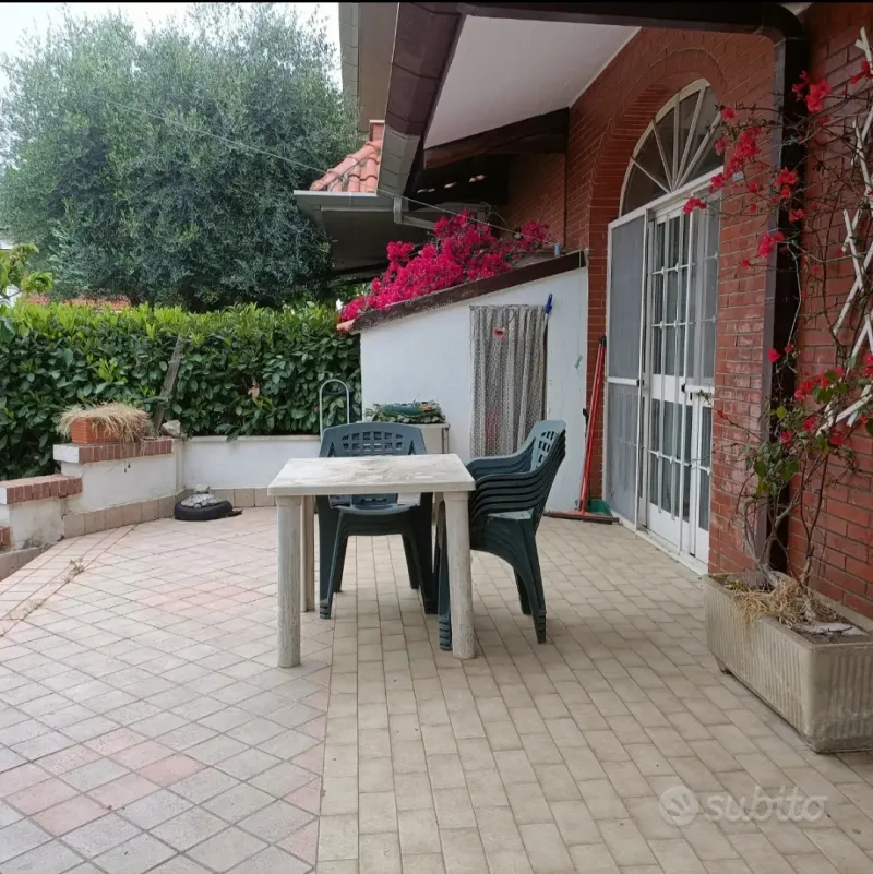 Latina villa di ampia metratura con Giardino di mq 400 ca. · foto 2