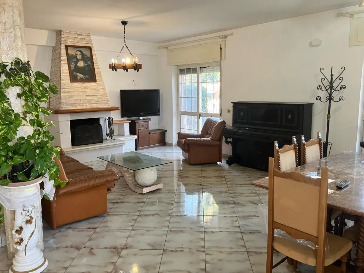 Latina villa di ampia metratura con Giardino di mq 400 ca. · foto 12