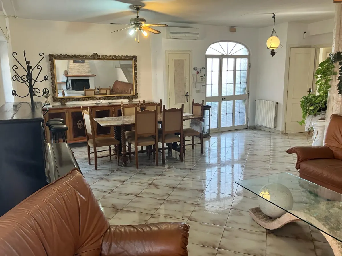 Latina villa di ampia metratura con Giardino di mq 400 ca. · foto 16