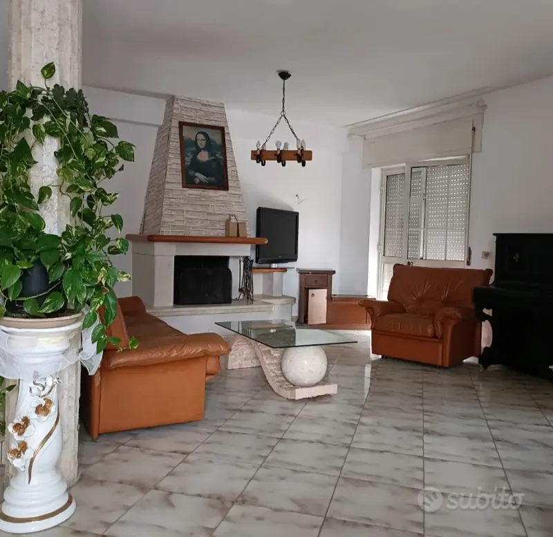 Latina villa di ampia metratura con Giardino di mq 400 ca. · foto 4