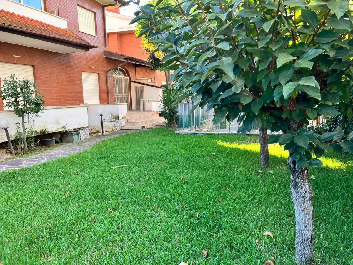 Latina villa di ampia metratura con Giardino di mq 400 ca. · foto 7