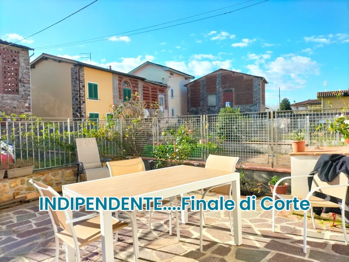 TERRATETTO RISTRUTTURATO con CORTE PRIVATA! · foto 1