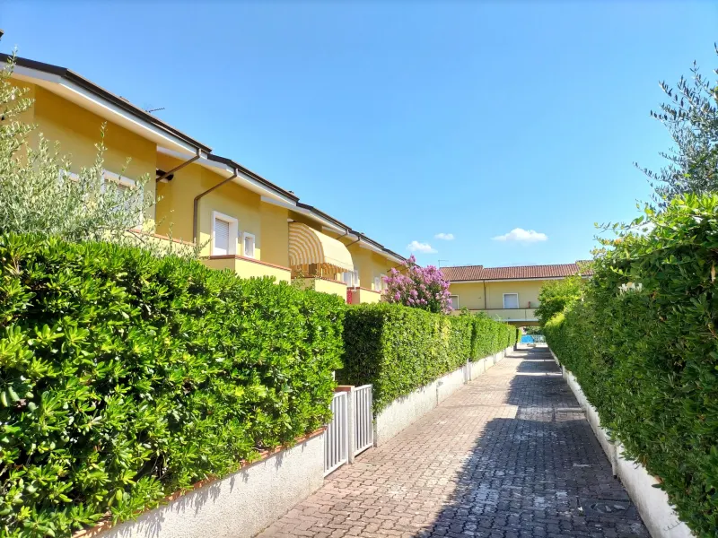VILLETTA con GIARDINO...800 mt mare! · foto 3