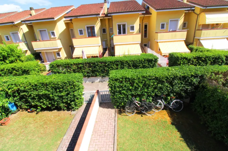 VILLETTA con GIARDINO...800 mt mare! · foto 4