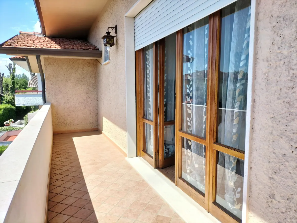 Porzione di VILLA con ampio GIARDINO! · foto 13
