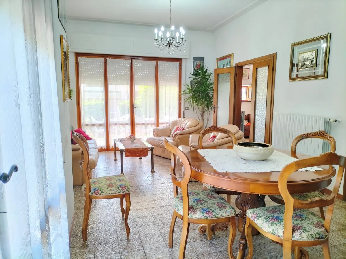Porzione di VILLA con ampio GIARDINO! · foto 7