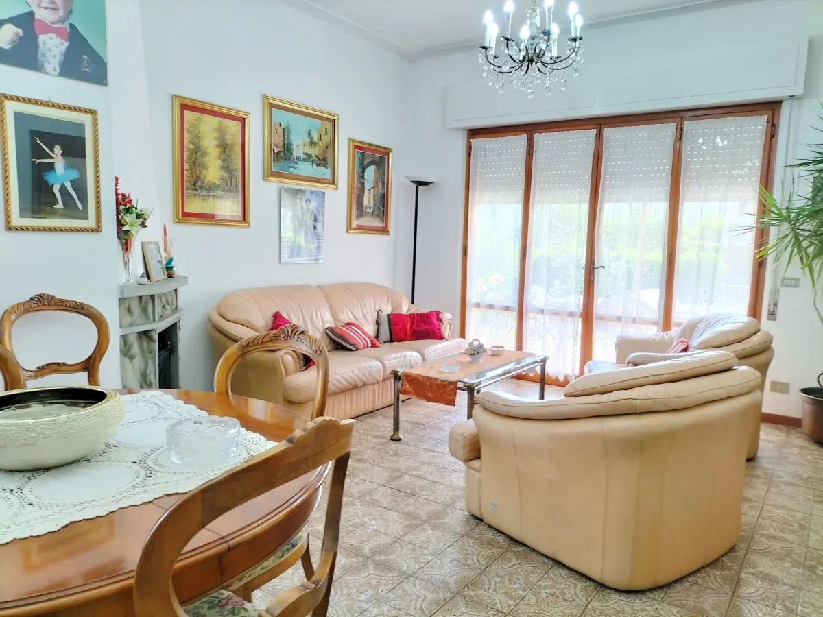Porzione di VILLA con ampio GIARDINO! · foto 8