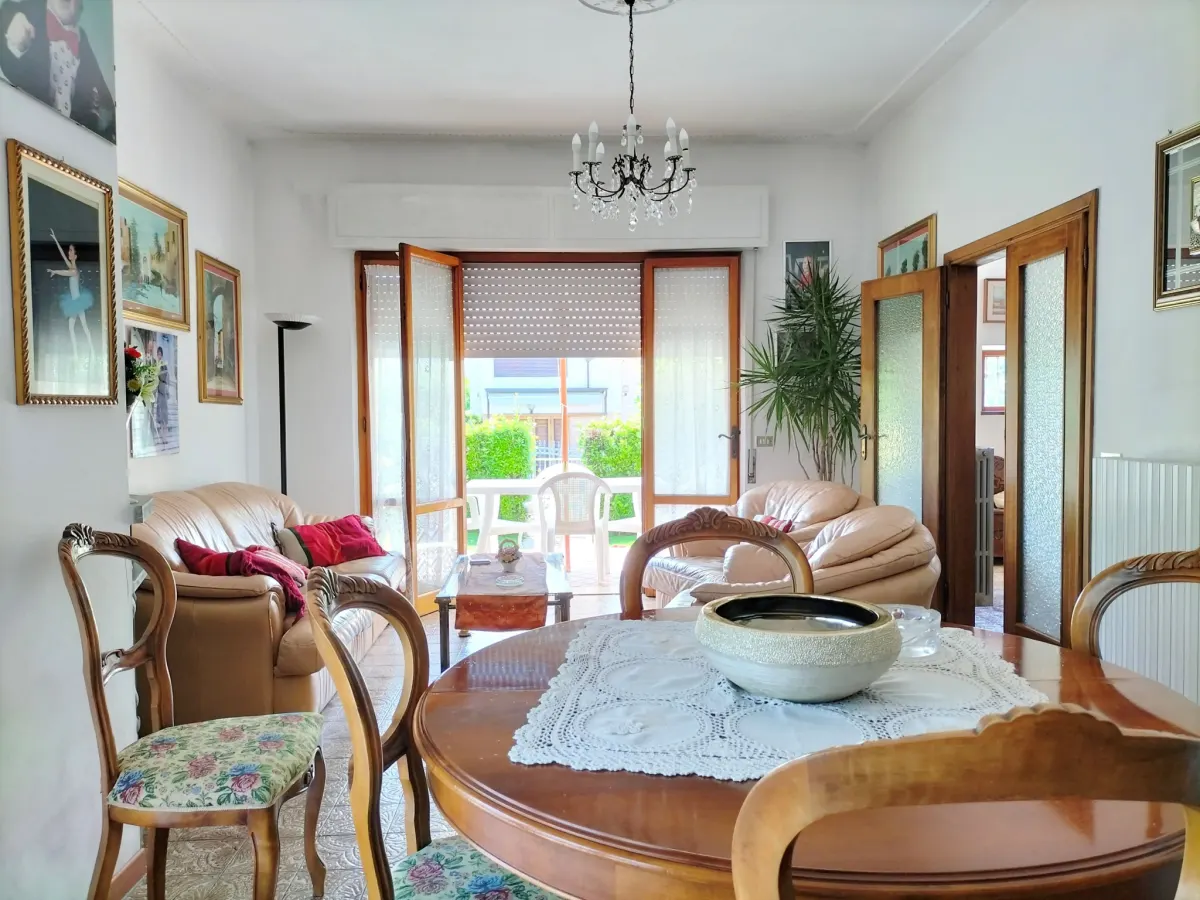 Porzione di VILLA con ampio GIARDINO! · foto 9
